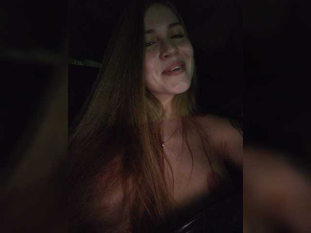 ブロードキャストスクリーンショット LEILA-ANGELL