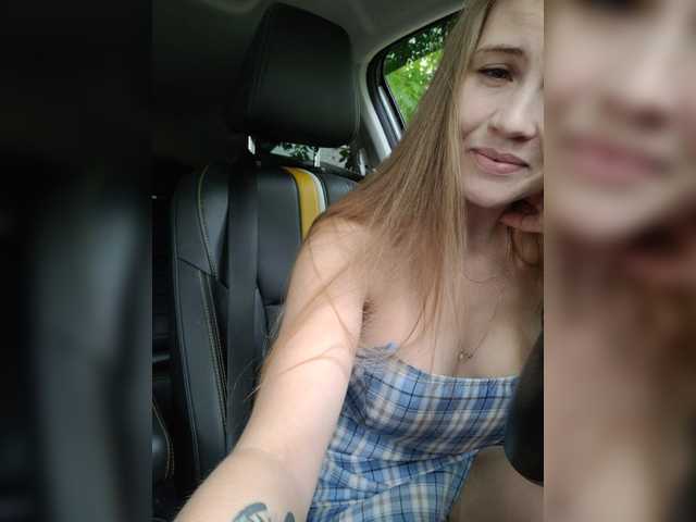 ブロードキャストスクリーンショット LEILA-ANGELL