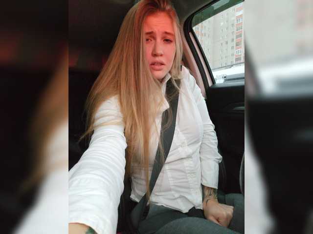 ブロードキャストスクリーンショット LEILA-ANGELL