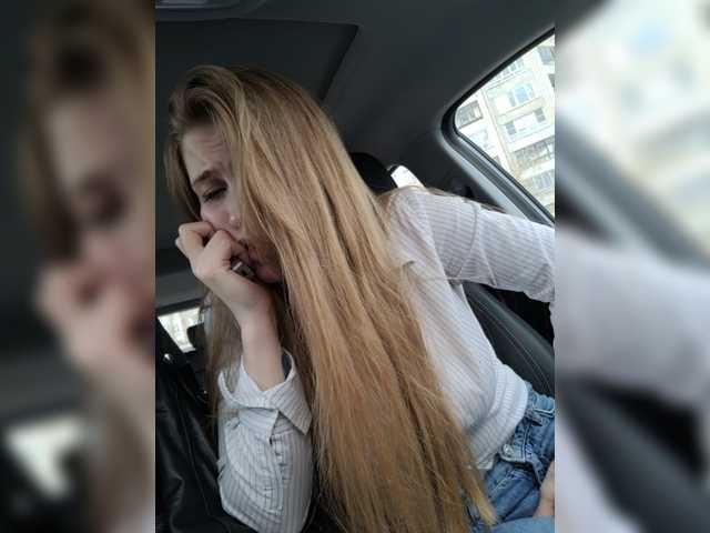 ブロードキャストスクリーンショット LEILA-ANGELL