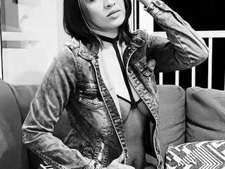 エロティックなビデオチャット abby-latin