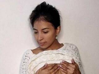 エロティックなビデオチャット AdaiaStone