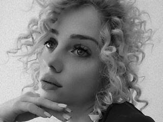 エロティックなビデオチャット AdeleKya