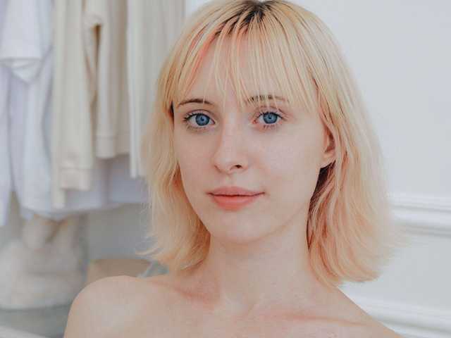 プロフィールの写真 AdelinaCowell