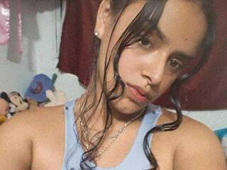 エロティックなビデオチャット Adhara18x