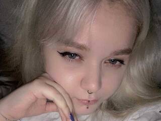 エロティックなビデオチャット AdoraBlya