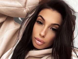 エロティックなビデオチャット AdriaRae18