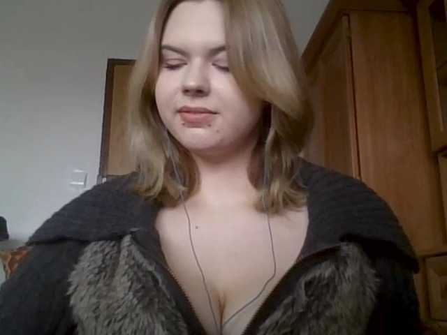写真 AileenGold #babe #sexy #hot #college #fetish #femdom #lingerie #bigtits #piercing