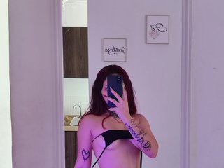 エロティックなビデオチャット alana-big-ass