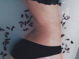 エロティックなビデオチャット alananix