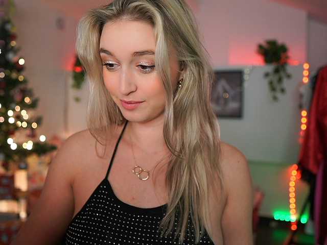 写真 AlexisTexas18 Hi! I am Alexis 19 yrs old teen, with perfect ass, nice tits and very hot sexy dance moves! Lets have fun with me! Water on my white T-shirt at goal!