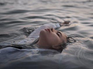 エロティックなビデオチャット AliannaSoloKisses