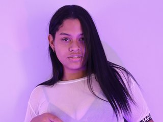 エロティックなビデオチャット AlinaColeens