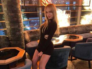 エロティックなビデオチャット AlinaMart