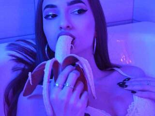 エロティックなビデオチャット AliyaEvans