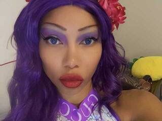 エロティックなビデオチャット AllaStrange