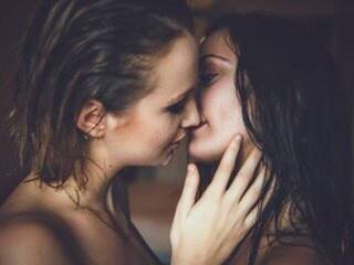 エロティックなビデオチャット AllphaAlice