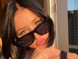 エロティックなビデオチャット Ally-nin