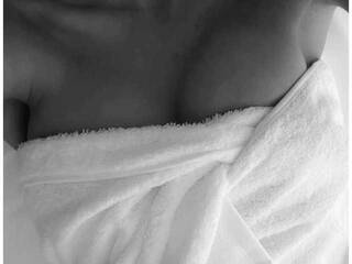 エロティックなビデオチャット Angie-Delores