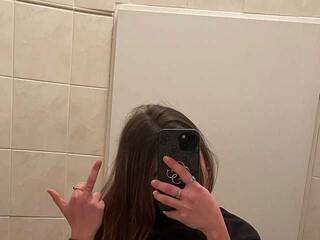 エロティックなビデオチャット anirie_findom