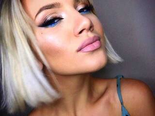 エロティックなビデオチャット AprilJuicy