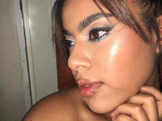 エロティックなビデオチャット arianabedoya