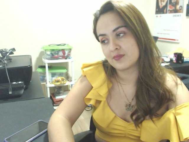 写真 ArianaMoore I am in the office shh #office #latina #lovense