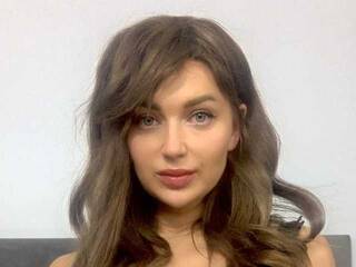 エロティックなビデオチャット ArinaNature