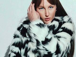 エロティックなビデオチャット AtanaWillis