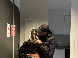エロティックなビデオチャット babyymommyanddadyy