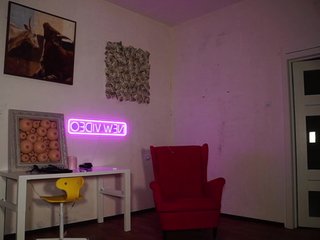 エロティックなビデオチャット barbiedollhouse