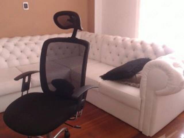 ブロードキャストスクリーンショット BeckyJames