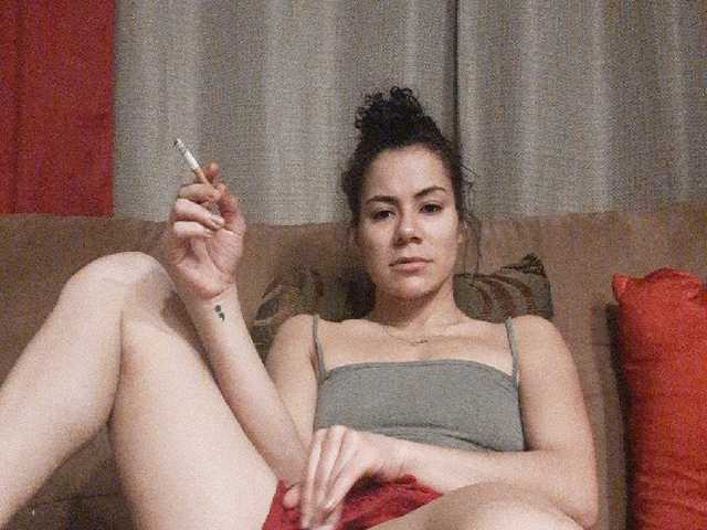 写真 Bellasunmy smoking and talking with your Latina sis