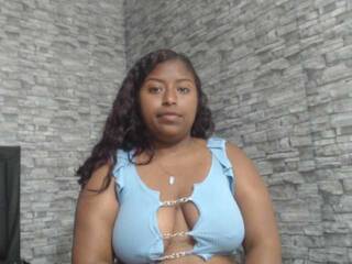 エロティックなビデオチャット BrunetteSexy24