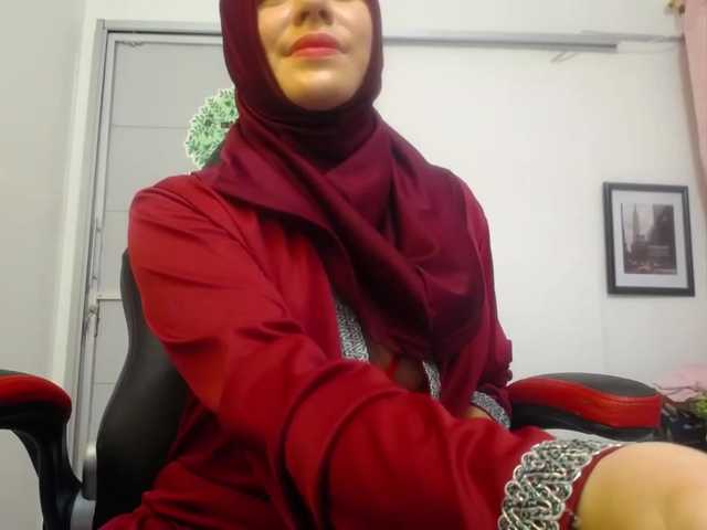 ブロードキャストスクリーンショット BushraBurhan