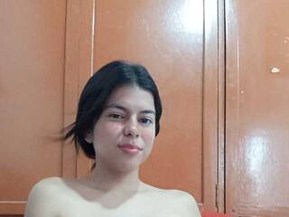 エロティックなビデオチャット camila18a