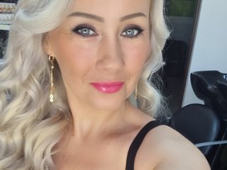 エロティックなビデオチャット CandyHellenx