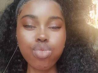 エロティックなビデオチャット CaramelCandy