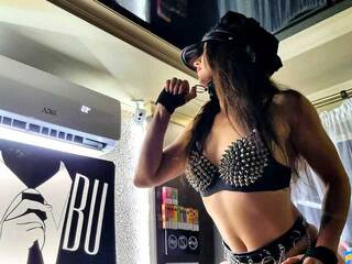 エロティックなビデオチャット Carin-France