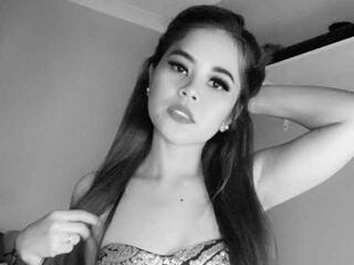 エロティックなビデオチャット CassidyLulu1