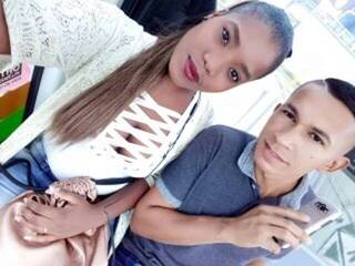 エロティックなビデオチャット caylinarthur