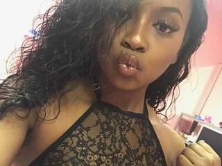 エロティックなビデオチャット charliebarbie