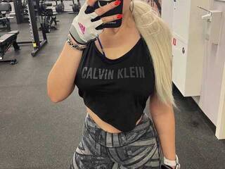 エロティックなビデオチャット CharlottaShy