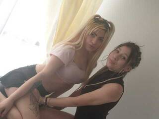 エロティックなビデオチャット CheryandCandy