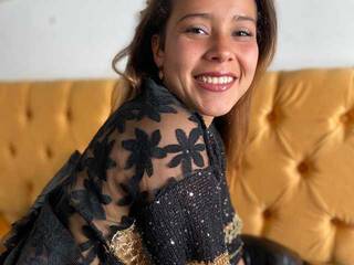 エロティックなビデオチャット Cloe-Flower