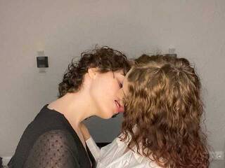 エロティックなビデオチャット couplesilkk