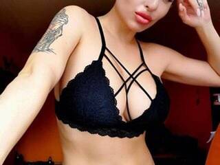 エロティックなビデオチャット CumInMeNowBBy