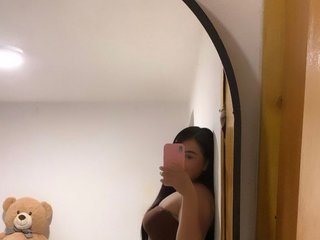 エロティックなビデオチャット Curvy-Cutie