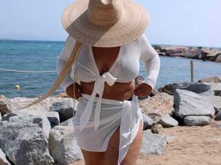 エロティックなビデオチャット Curvy-maxy9