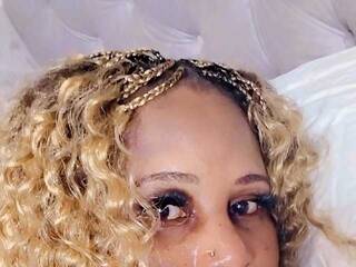 エロティックなビデオチャット Curvybae